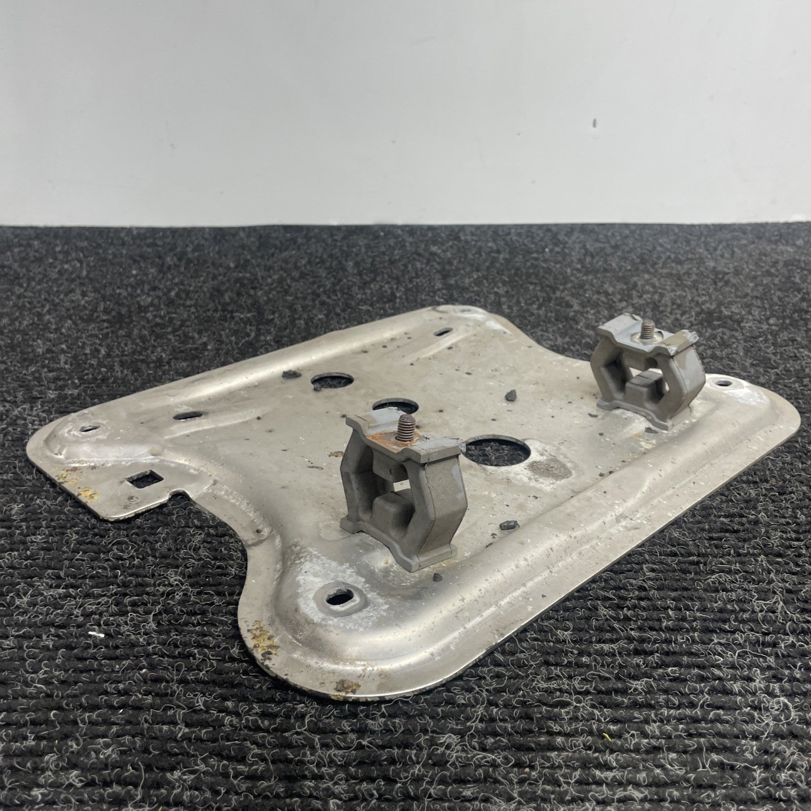 ☑️ 01-06 BMW E46 M3 OEM Rear Section Exhaust Pipe Bracket Rubber Mount
