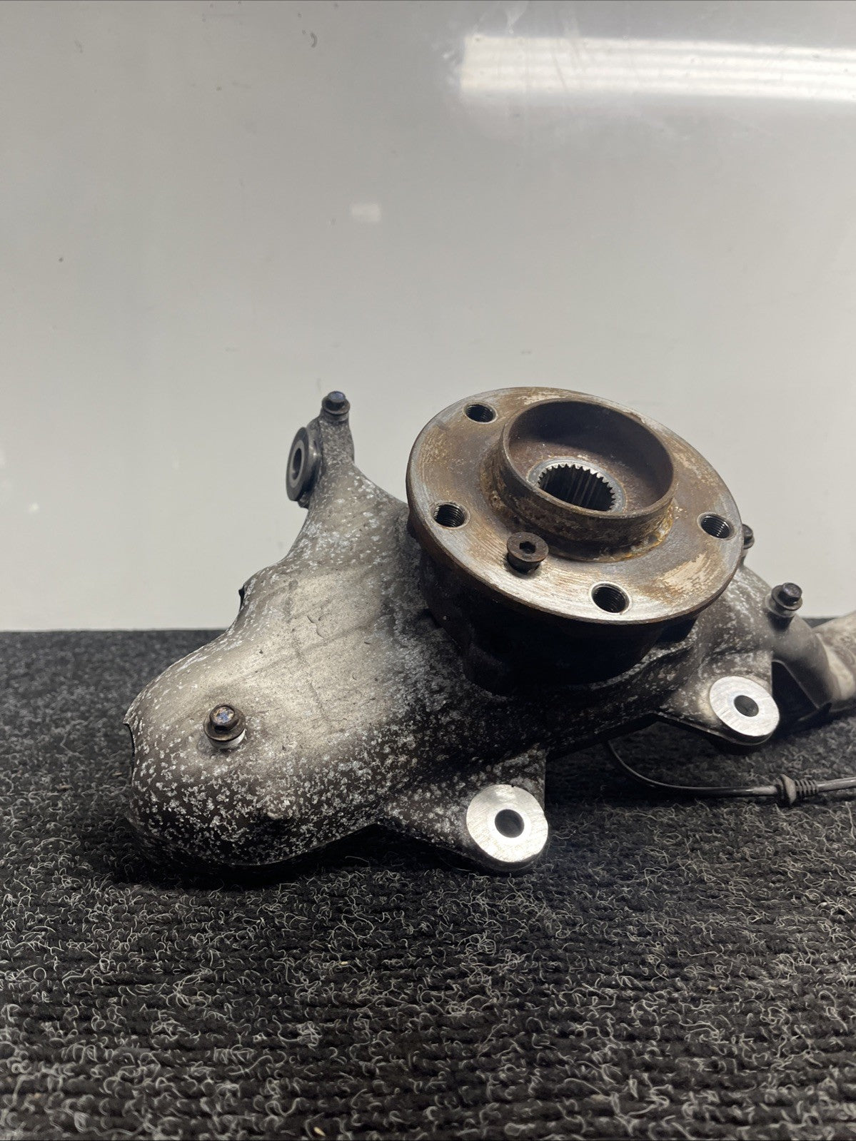 ☑️ 07-13 OEM BMW E70 E71 X5 X6 Front Driver Side Hub Spindle Knuckle Wheel