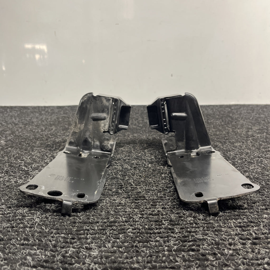 ☑️ BMW E90 E92 E93 RIGHT & LEFT SIDE RADIATOR MOUNT BRACKET SET OEM  7117811 335