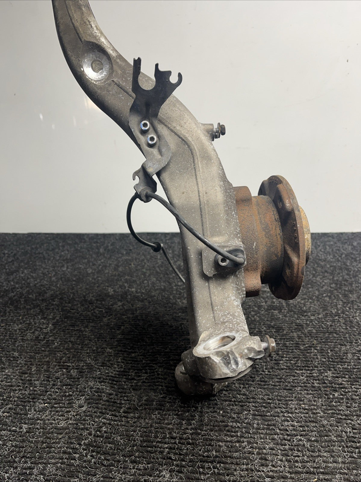 ☑️ 07-13 OEM BMW E70 E71 X5 X6 Front Driver Side Hub Spindle Knuckle Wheel
