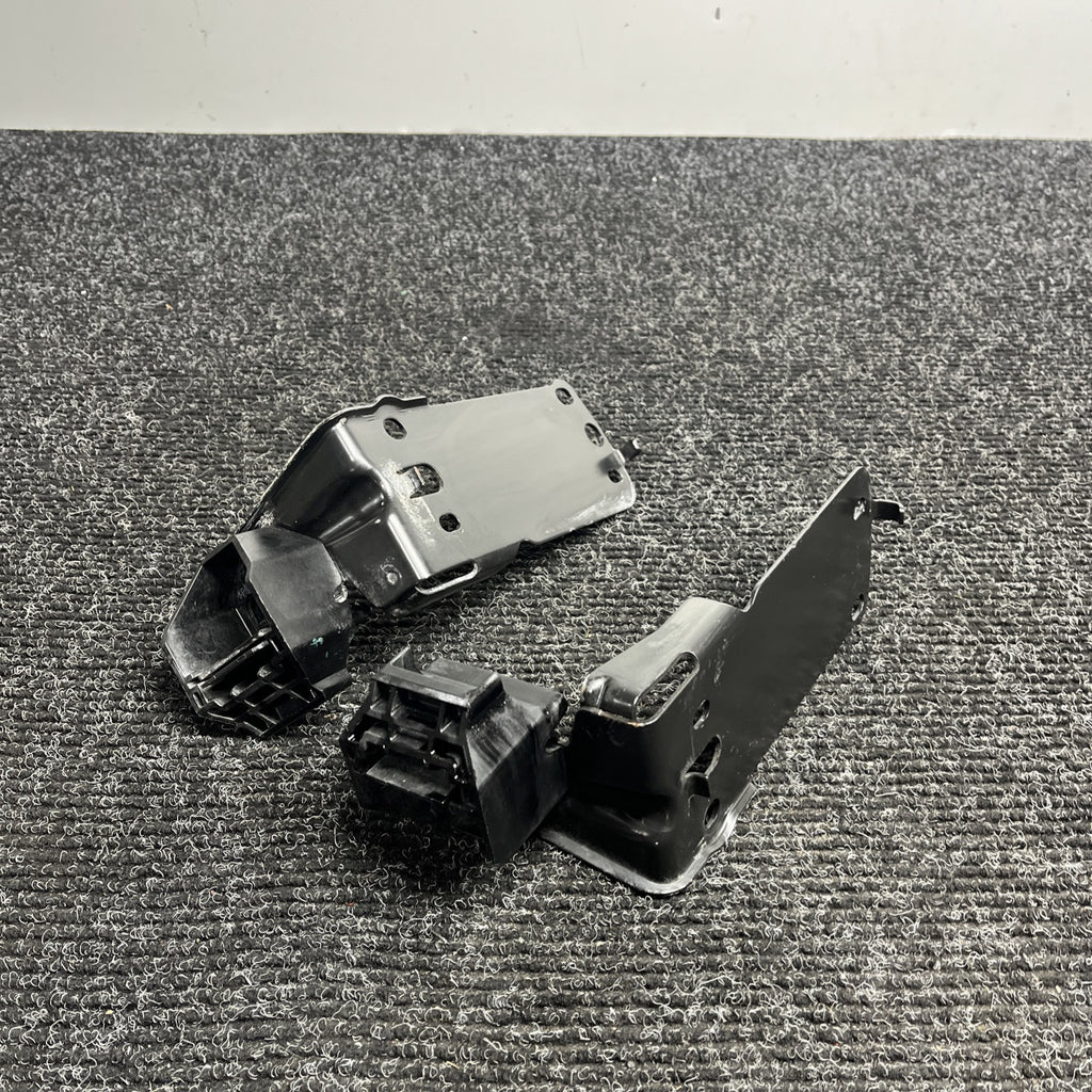 ☑️ BMW E90 E92 E93 RIGHT & LEFT SIDE RADIATOR MOUNT BRACKET SET OEM  7117811 335