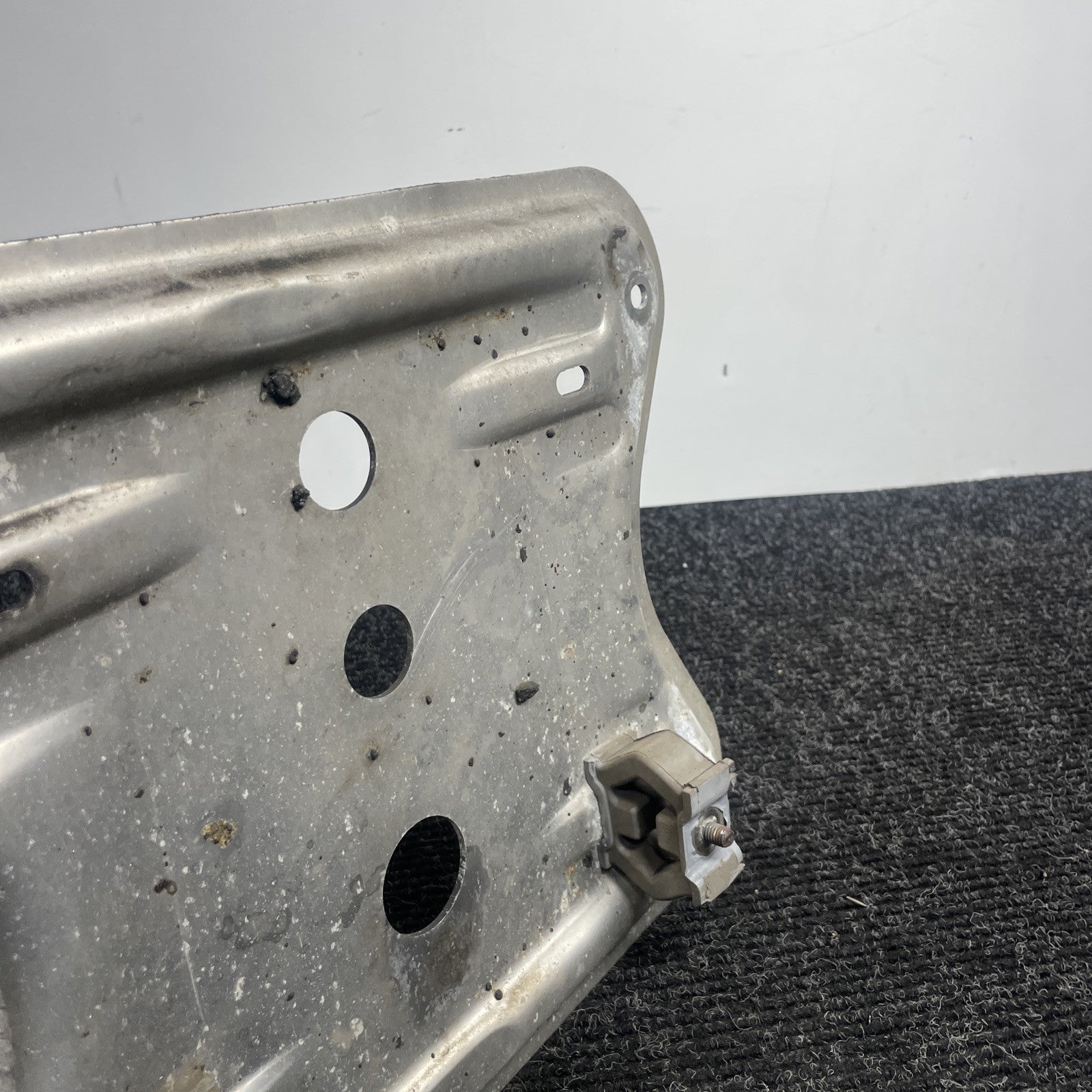 ☑️ 01-06 BMW E46 M3 OEM Rear Section Exhaust Pipe Bracket Rubber Mount