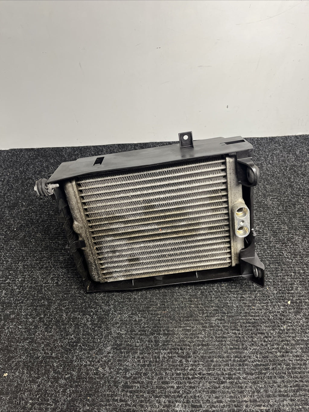 ☑️ 10-2013 BMW X6 M Right Engine Motor Oil Cooler Radiator Bracket 4.4 1446 OEM