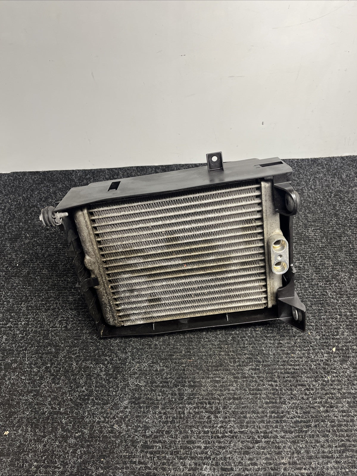 ☑️ 10-2013 BMW X6 M Right Engine Motor Oil Cooler Radiator Bracket 4.4 1446 OEM