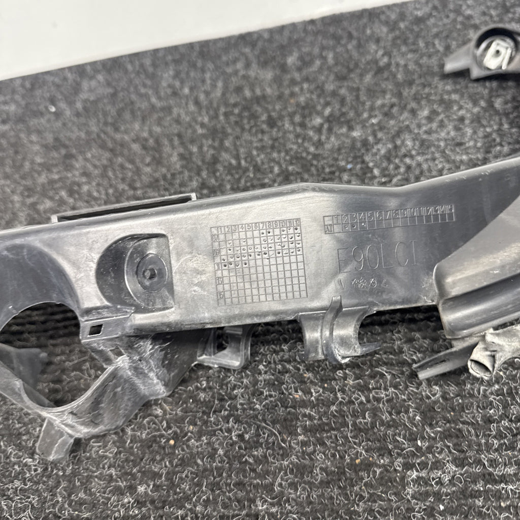 ☑️ 09-11 BMW E90 E91 LCI Front Left Driver Headlight Arm Bracket Mount Plastic