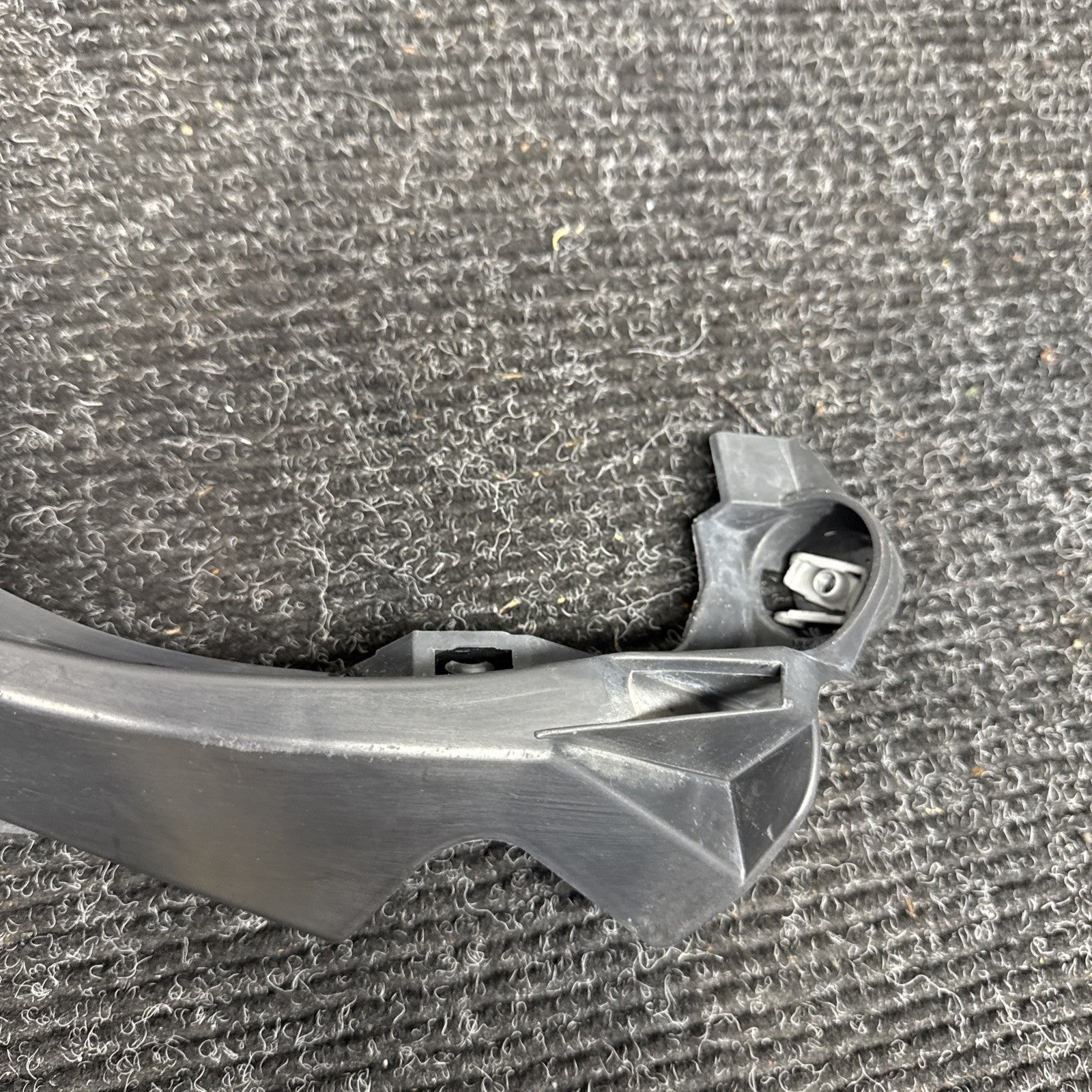 ☑️ 09-11 BMW E90 E91 LCI Front Left Driver Headlight Arm Bracket Mount Plastic